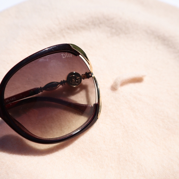 ☆SOLD☆ Designer Retro Sunglasses - Picture 2 of 5